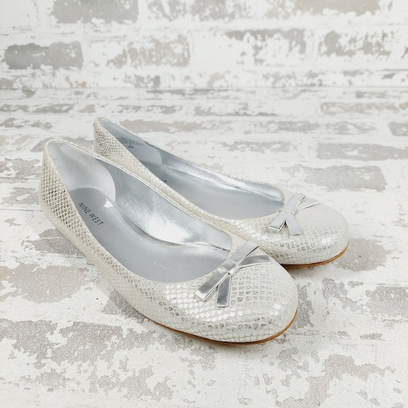 NEW Nine West Lovelife Chic Silver Bow Slip On Casual Comfy Ballet Flats T524 - Picture 4 of 11